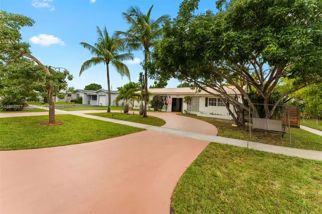 $775,000 | 1220 East Hawthorne Circle, Hollywood, FL 33021