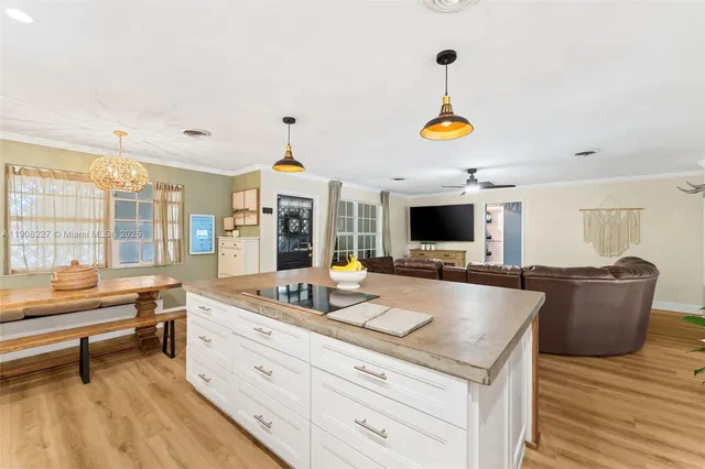 $775,000 | 1220 East Hawthorne Circle, Hollywood, FL 33021