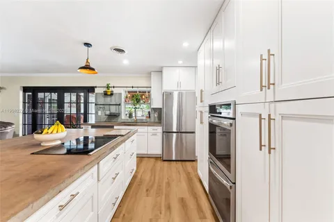 $775,000 | 1220 East Hawthorne Circle, Hollywood, FL 33021