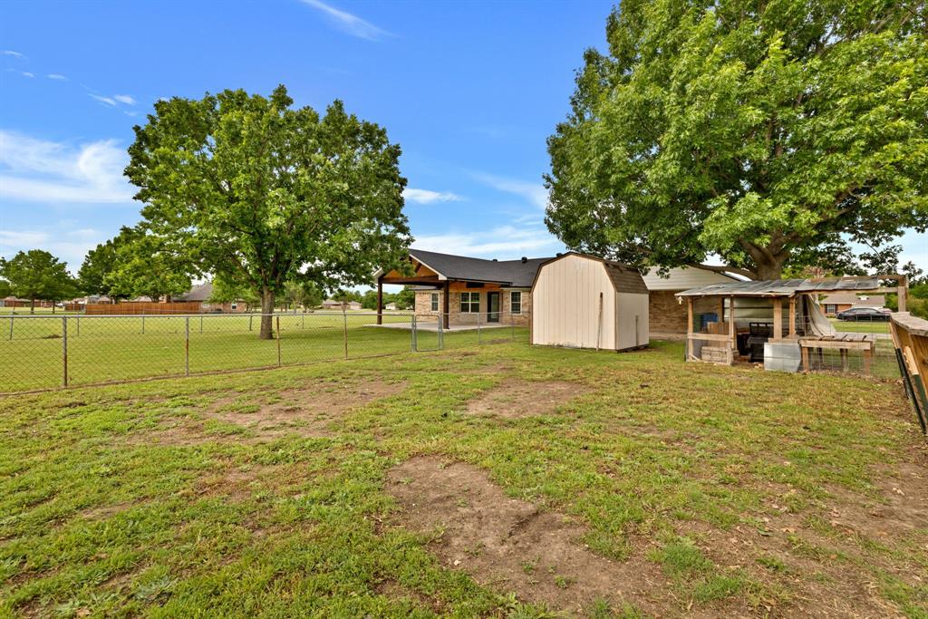 11345 Jennifer Circle Sanger, TX 76266 - Photo 39 of 39 a front view of a house with a garden
