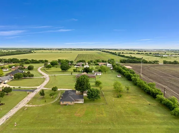 $470,000 | 11345 Jennifer Circle, Sanger, TX 76266