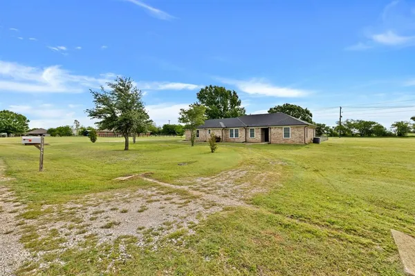 $470,000 | 11345 Jennifer Circle, Sanger, TX 76266