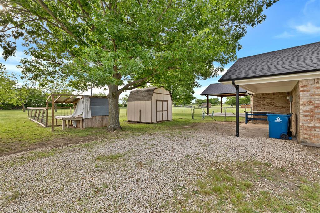 11345 Jennifer Circle Sanger, TX 76266 - Photo 10 of 39 a backyard of a house with table and chairs