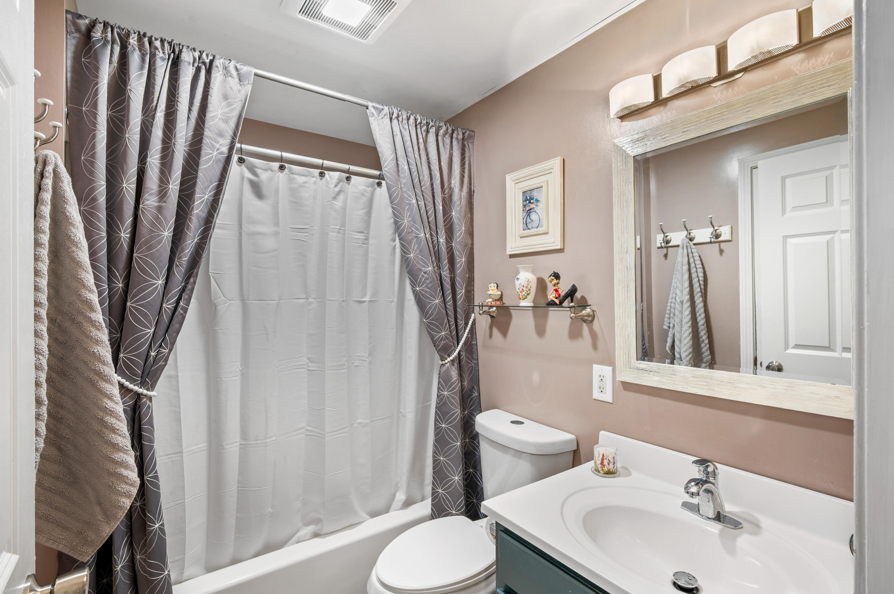 5 Elizabeth Road, Unit 5 South Berwick, ME 03908 - Photo 23 of 32 interior19