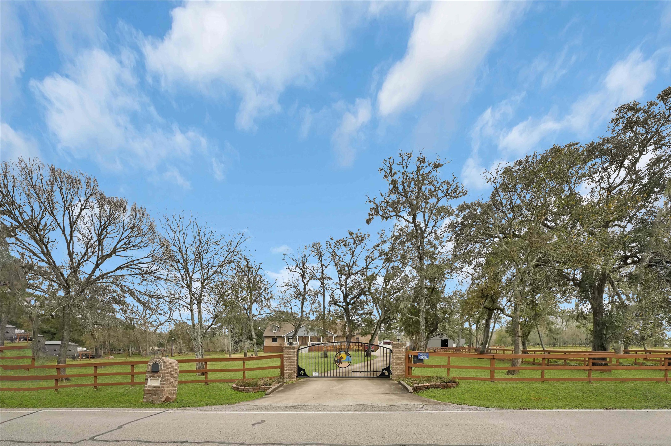16423 County Road 528 Rosharon, TX 77583 - Photo 11 of 35 a view of road with yard
