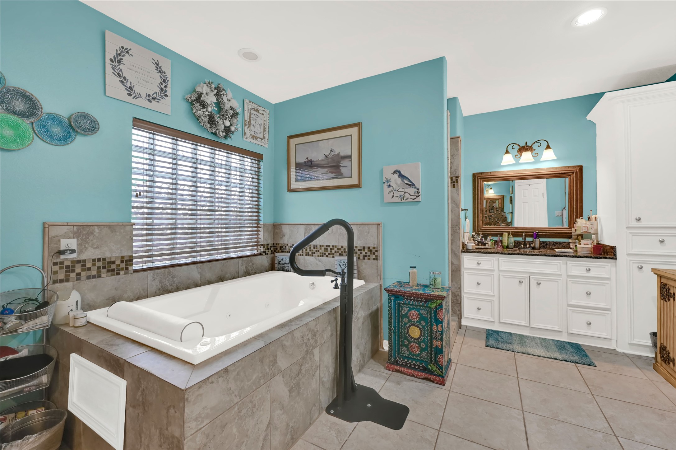 16423 County Road 528 Rosharon, TX 77583 - Photo 20 of 35 a kitchen with a stove and a white cabinets