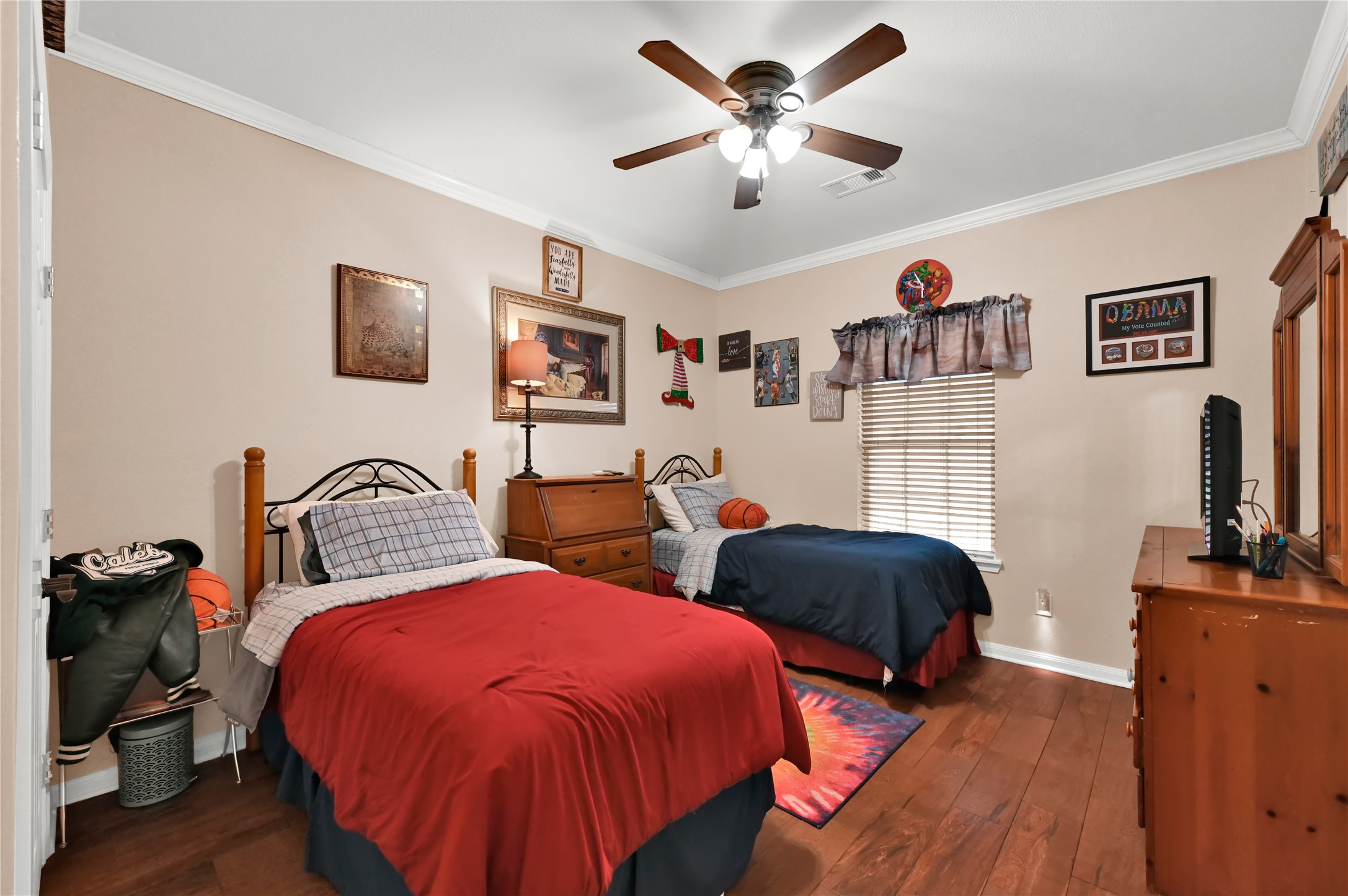 16423 County Road 528 Rosharon, TX 77583 - Photo 23 of 35 a spacious bedroom with two beds and a flat screen tv