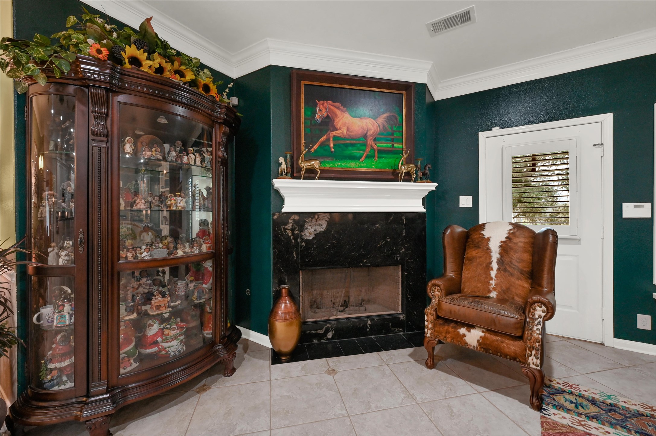 16423 County Road 528 Rosharon, TX 77583 - Photo 6 of 35 a living room with furniture a flat screen tv and a fireplace