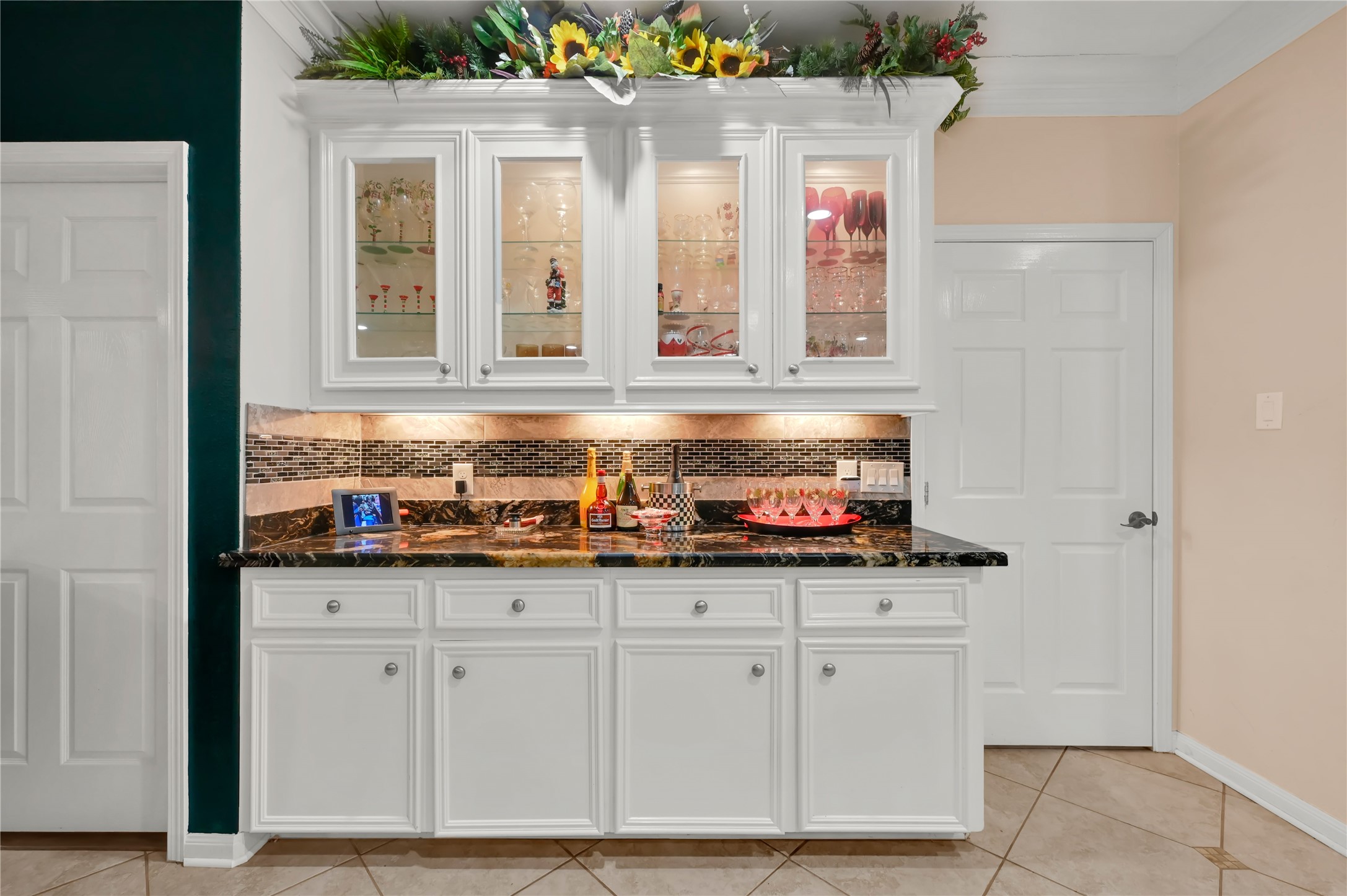 16423 County Road 528 Rosharon, TX 77583 - Photo 10 of 35 a bathroom with a sink and a mirror