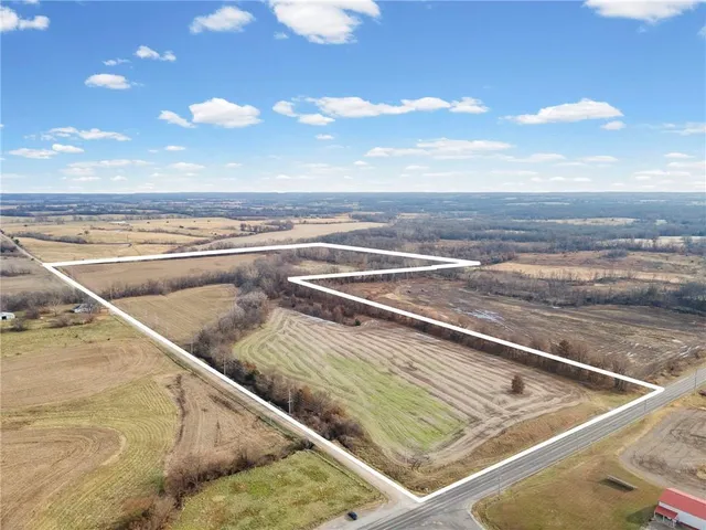 $438,400 | 65 & Creek, Carrollton, MO 64633