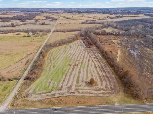 $438,400 | 65 & Creek, Carrollton, MO 64633