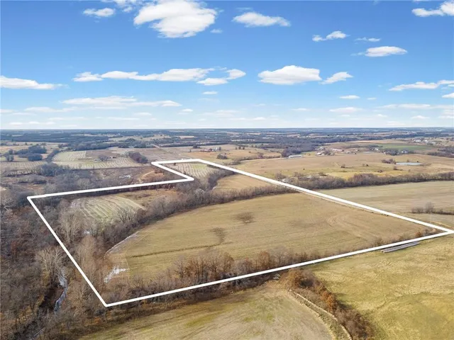 $438,400 | 65 & Creek, Carrollton, MO 64633