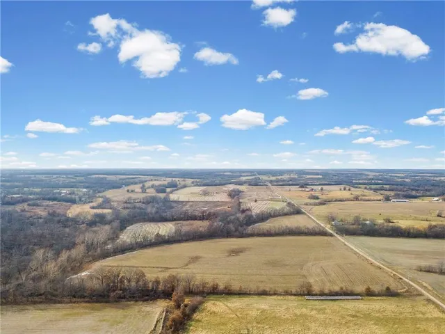 $438,400 | 65 & Creek, Carrollton, MO 64633