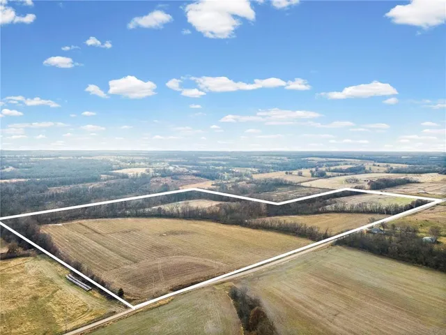 $438,400 | 65 & Creek, Carrollton, MO 64633