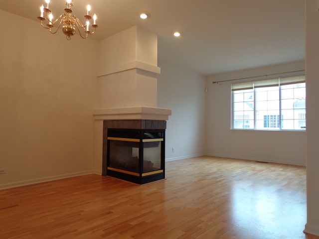 654 South Rosehall Lane Round Lake, IL 60073 - Photo 2 of 14