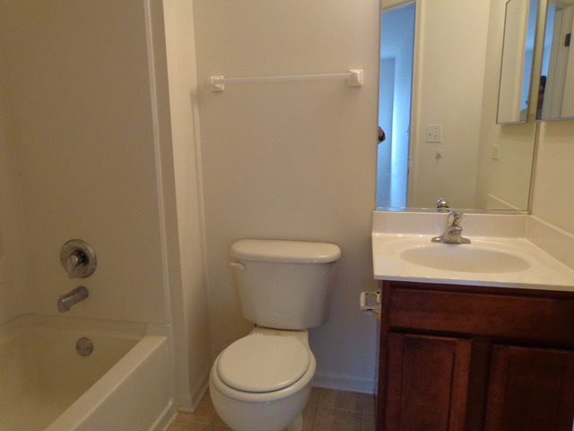 654 South Rosehall Lane Round Lake, IL 60073 - Photo 10 of 14