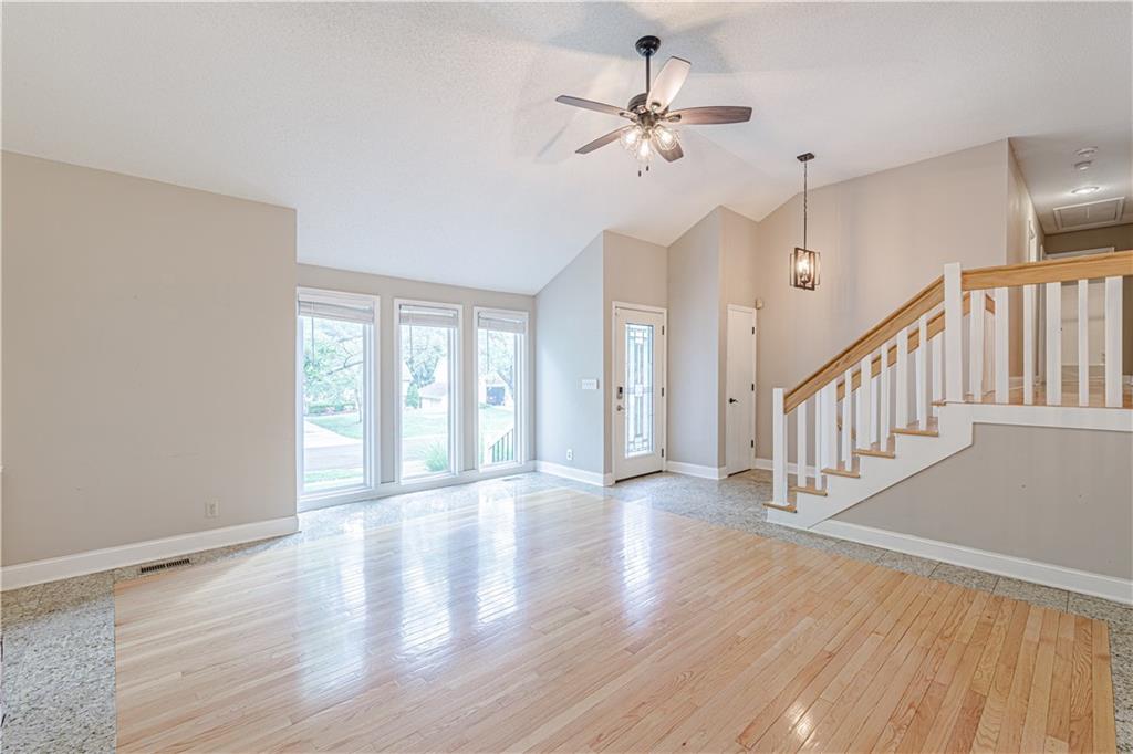 11030 Rene Street Lenexa, KS 66215 - Photo 9 of 39 Gallery Image 9