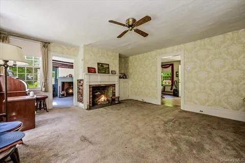 $550,000 | 169 West Rogues Path, Huntington, NY 11743
