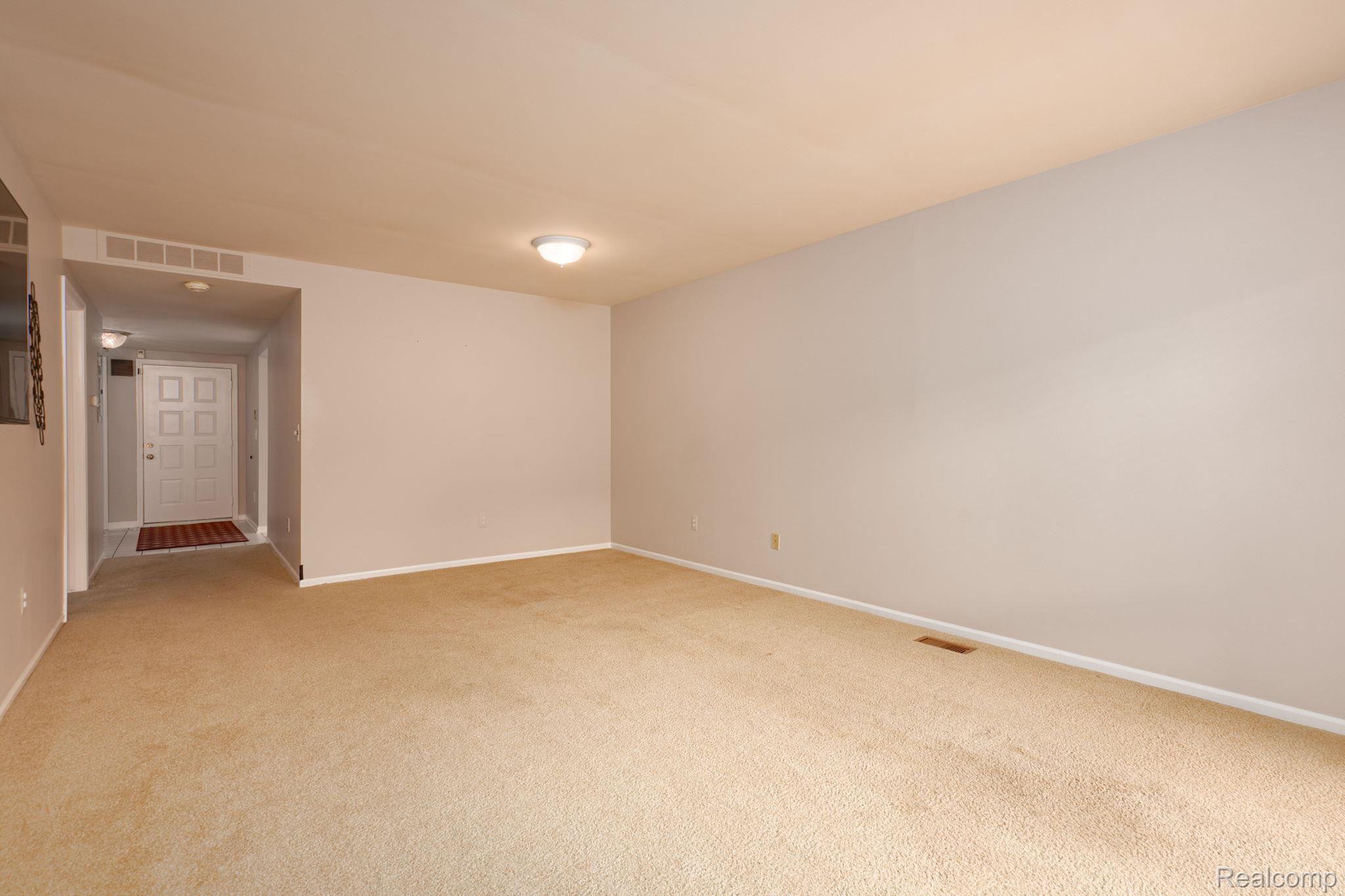 936 Wexford Way Rochester, MI 48307 - Photo 23 of 35 25-web-or-mls-interiors 17.jpg