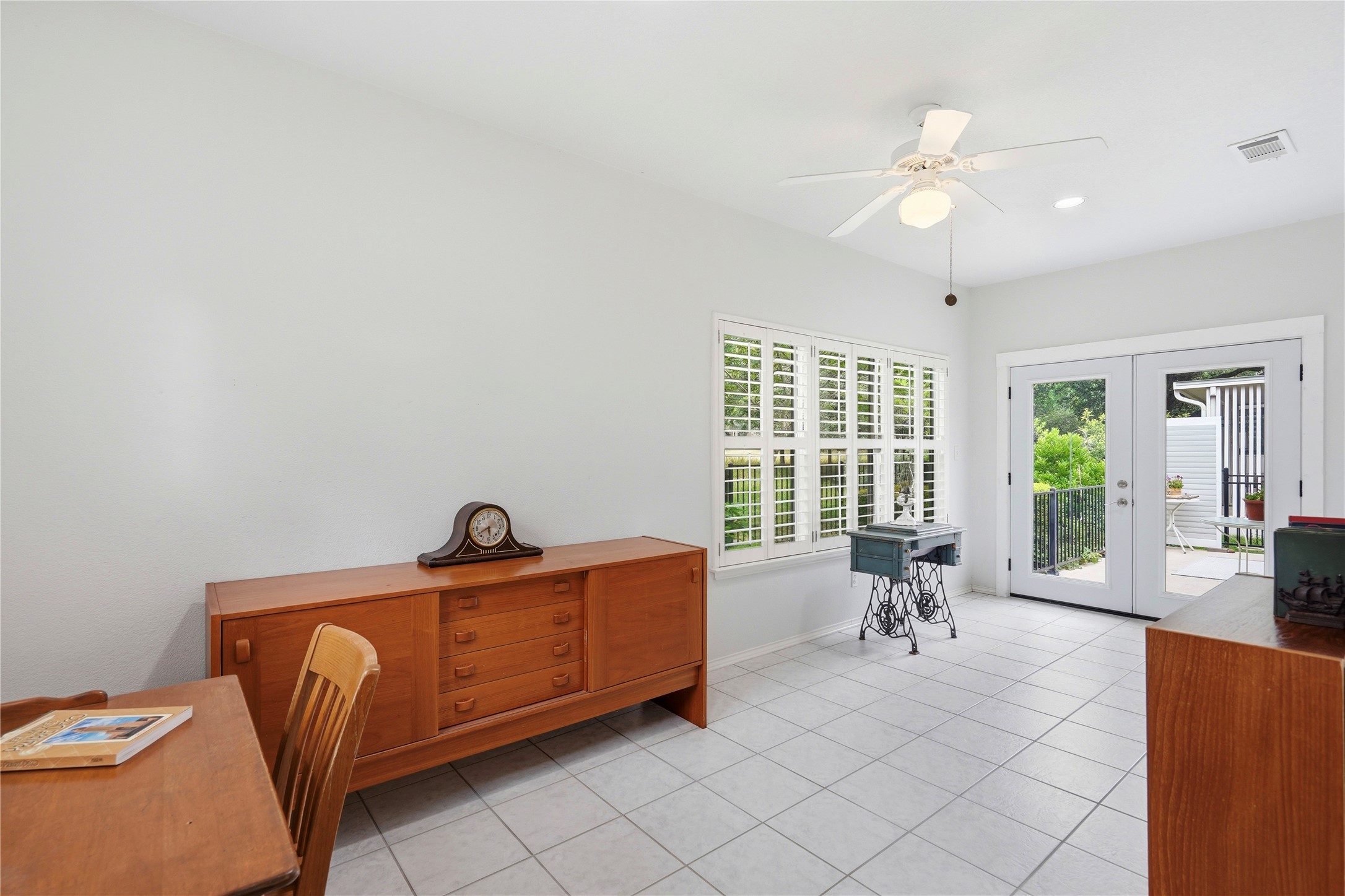 117 Whitewing Way Georgetown, TX 78633 - Photo 10 of 27 A versatile interior space offers the perfect place for a hobby area or office.