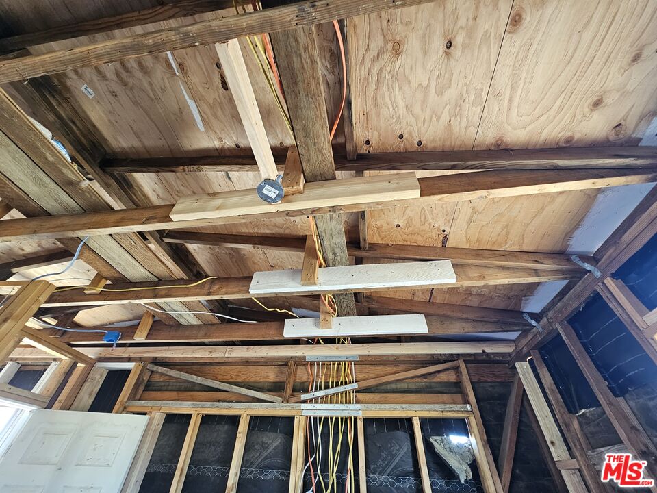 7797 Quartz Road Mojave, CA 93501 - Photo 28 of 49 a view of washer and dryer