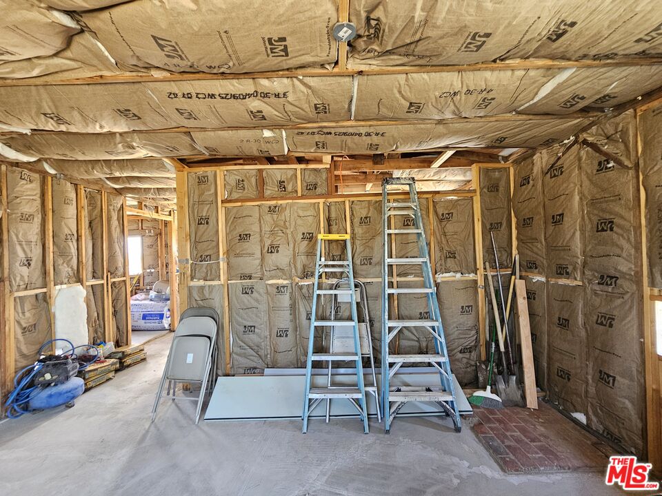 7797 Quartz Road Mojave, CA 93501 - Photo 35 of 49 a view of a room with gym equipment
