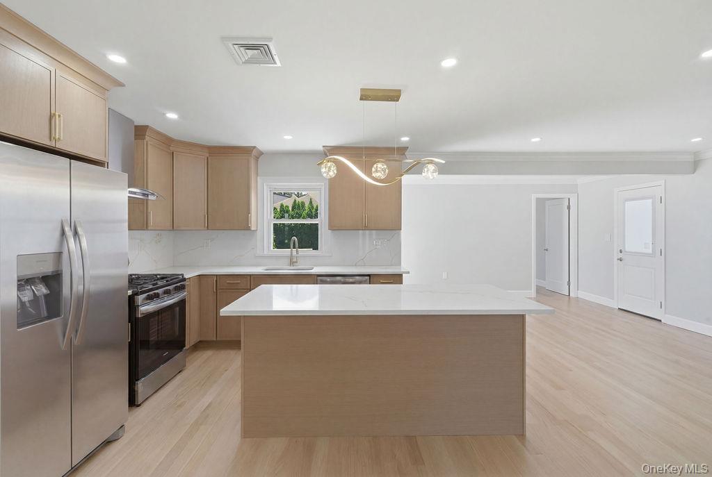 2934 Kinloch Road Wantagh, NY 11793 - Photo 8 of 34