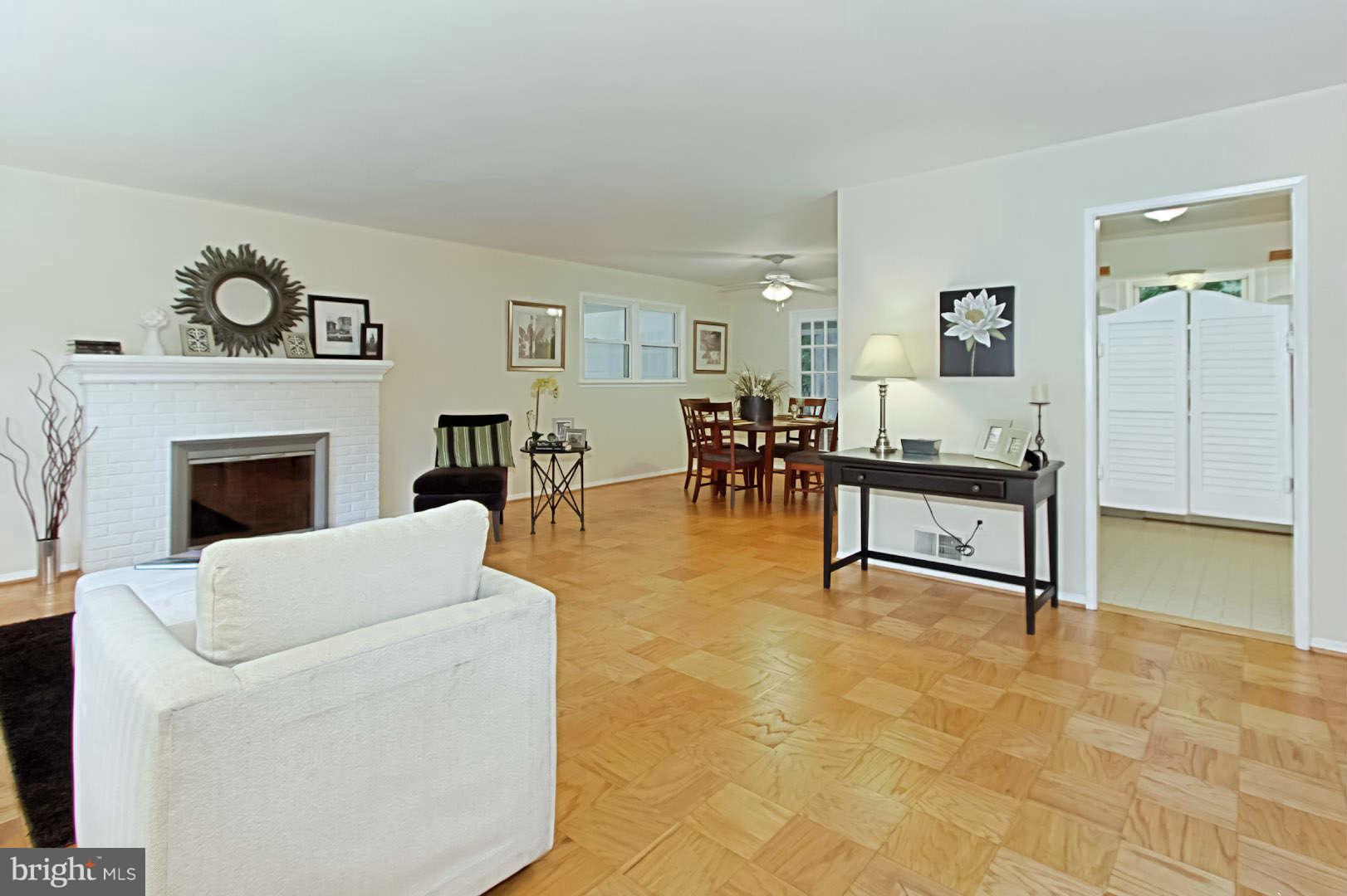 7613 Dunston Street Springfield, VA 22151 - Photo 2 of 30 Living Room