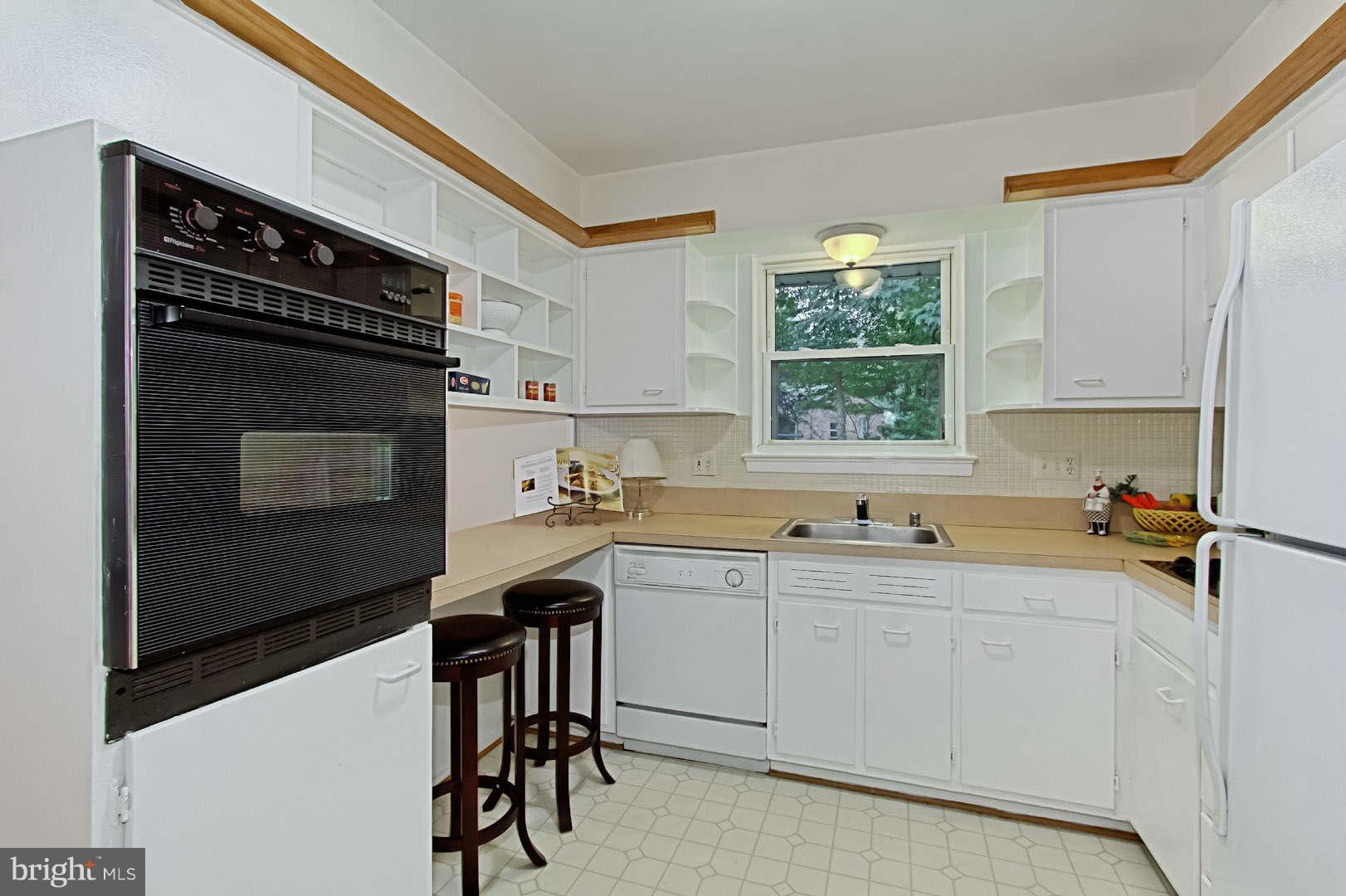 7613 Dunston Street Springfield, VA 22151 - Photo 11 of 30 Kitchen