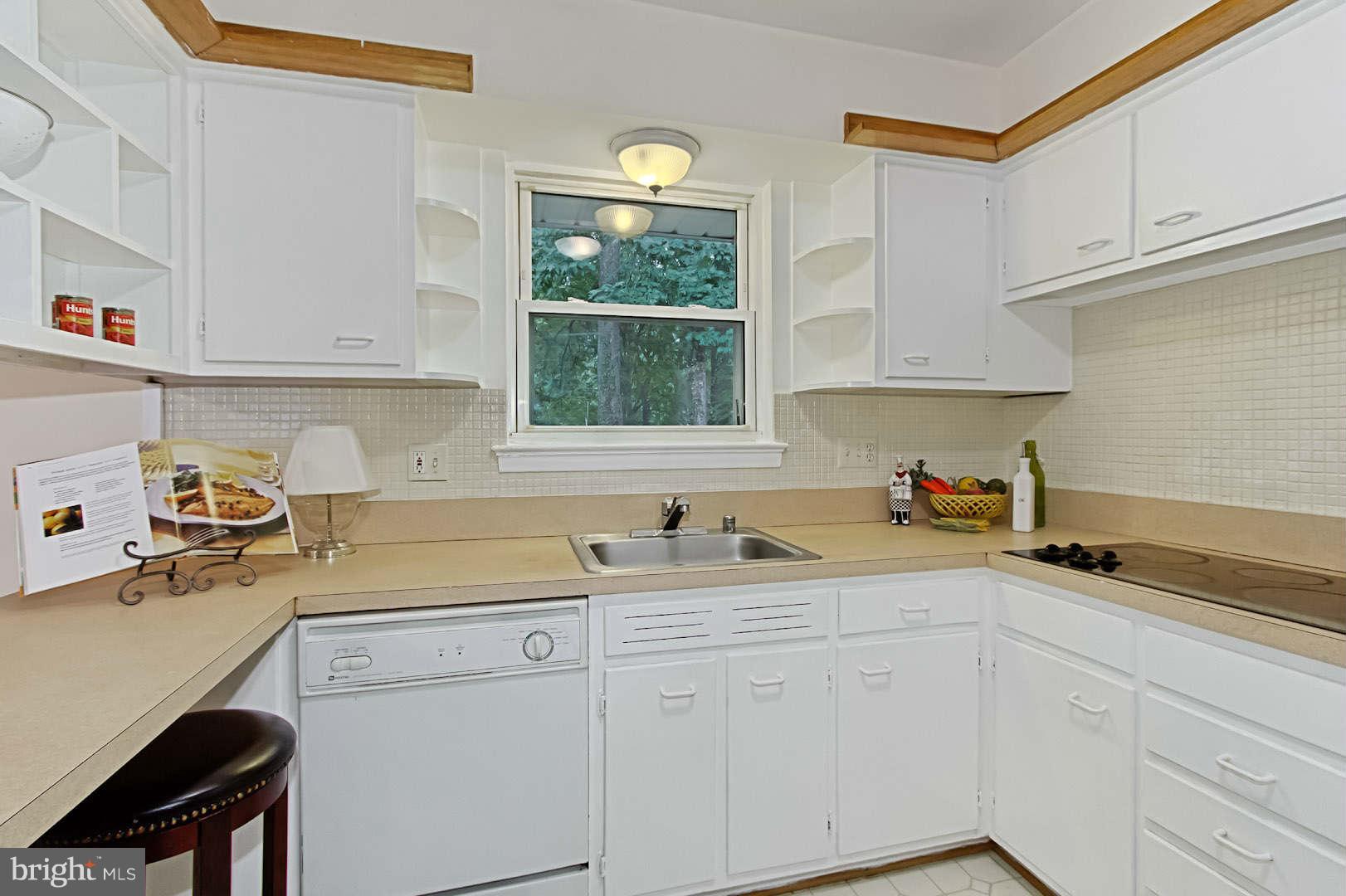 7613 Dunston Street Springfield, VA 22151 - Photo 13 of 30 Kitchen