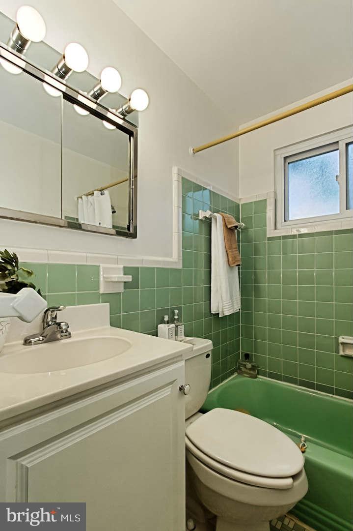 7613 Dunston Street Springfield, VA 22151 - Photo 18 of 30 Bath