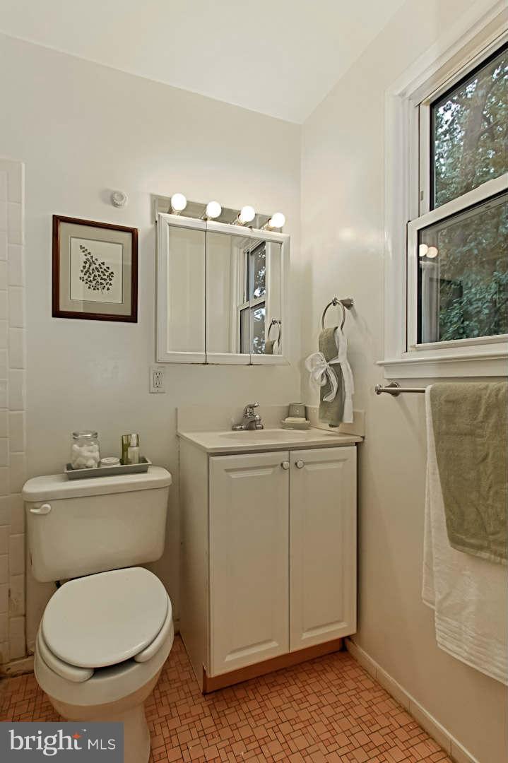 7613 Dunston Street Springfield, VA 22151 - Photo 20 of 30 Bath (Master)