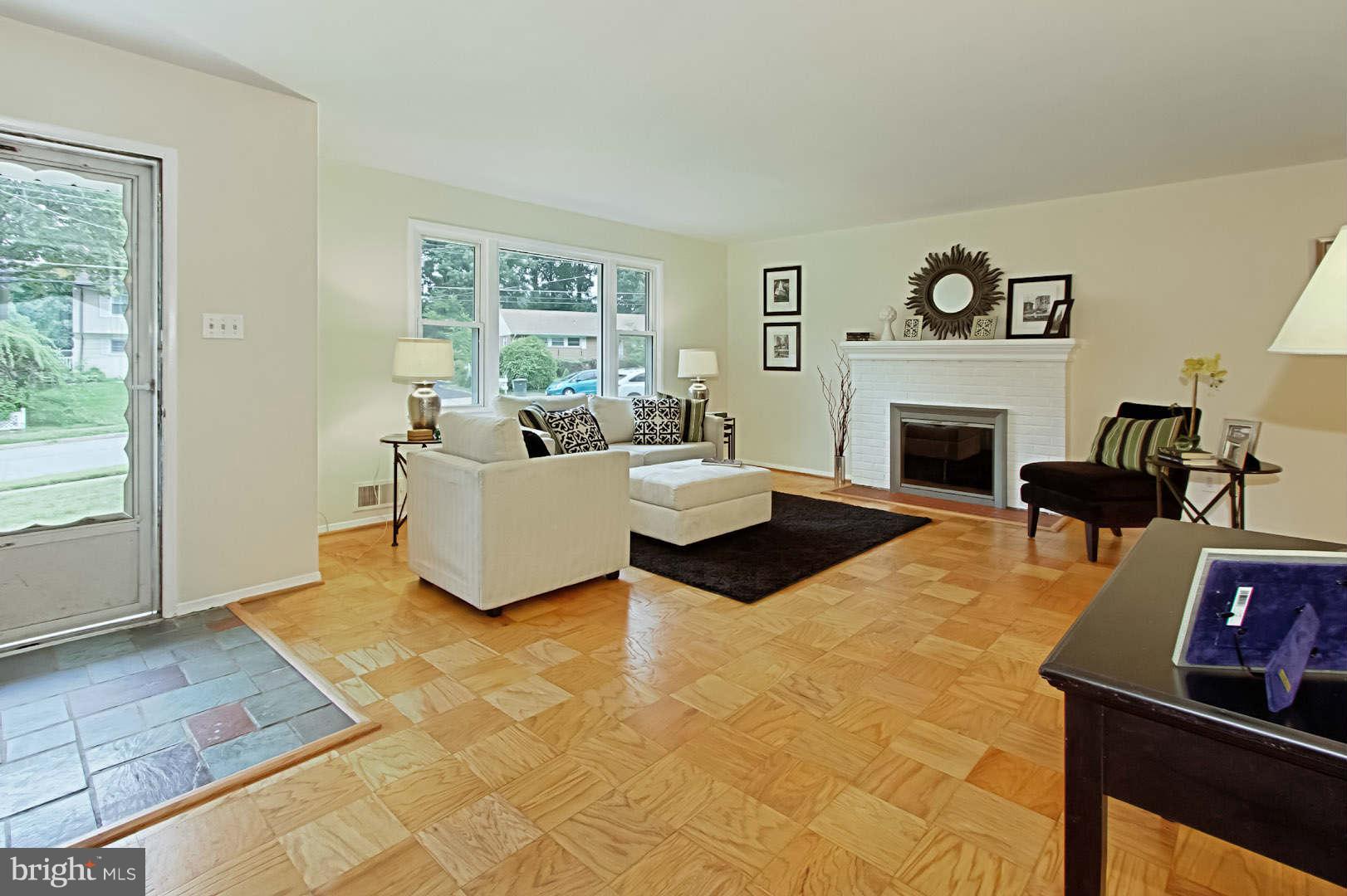 7613 Dunston Street Springfield, VA 22151 - Photo 3 of 30 Living Room