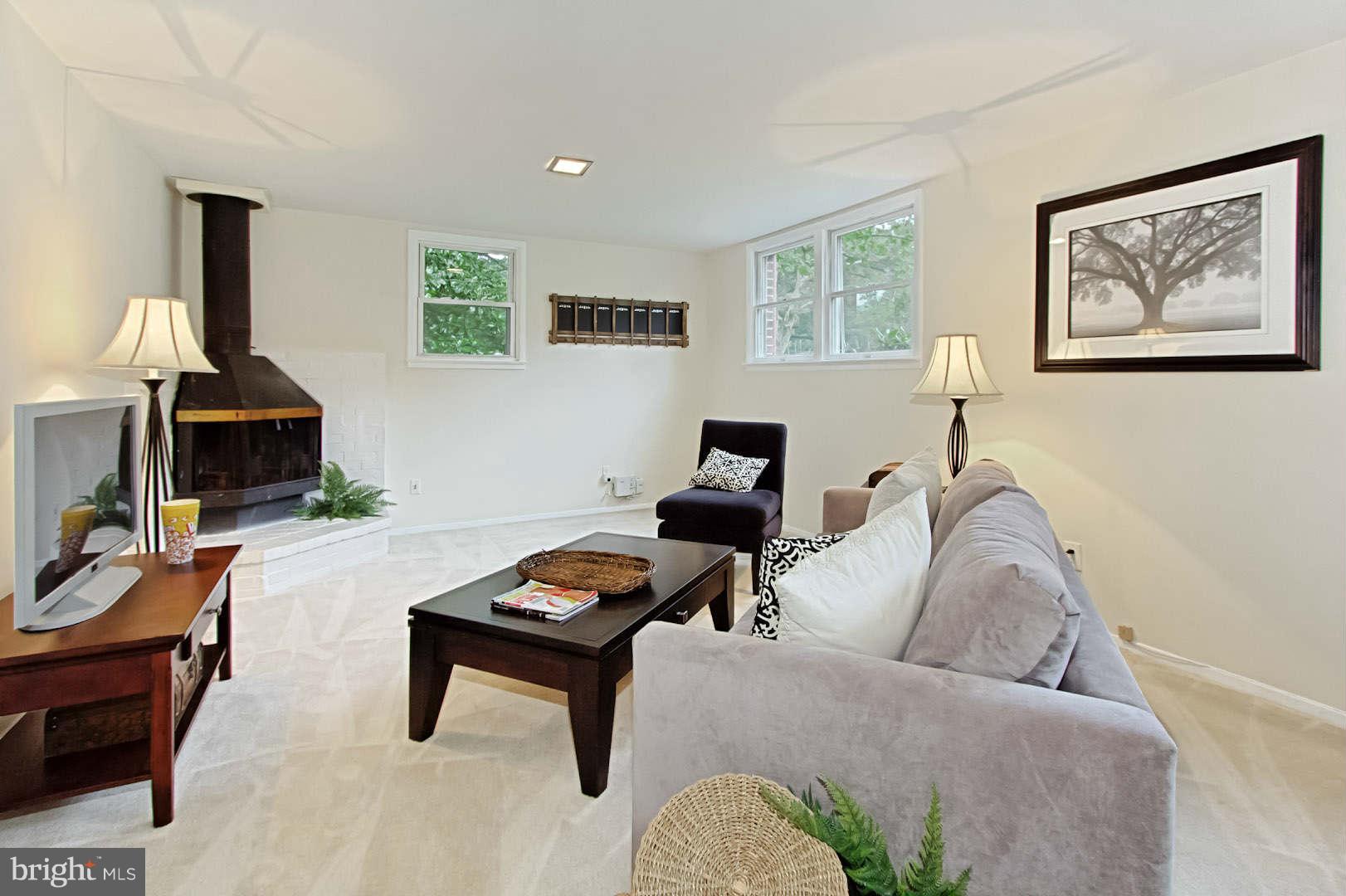7613 Dunston Street Springfield, VA 22151 - Photo 22 of 30 Family Room
