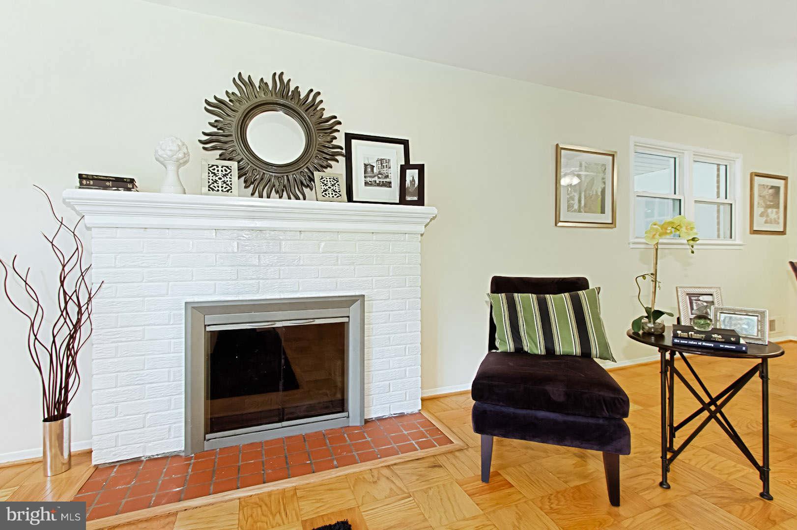 7613 Dunston Street Springfield, VA 22151 - Photo 6 of 30 Living Room
