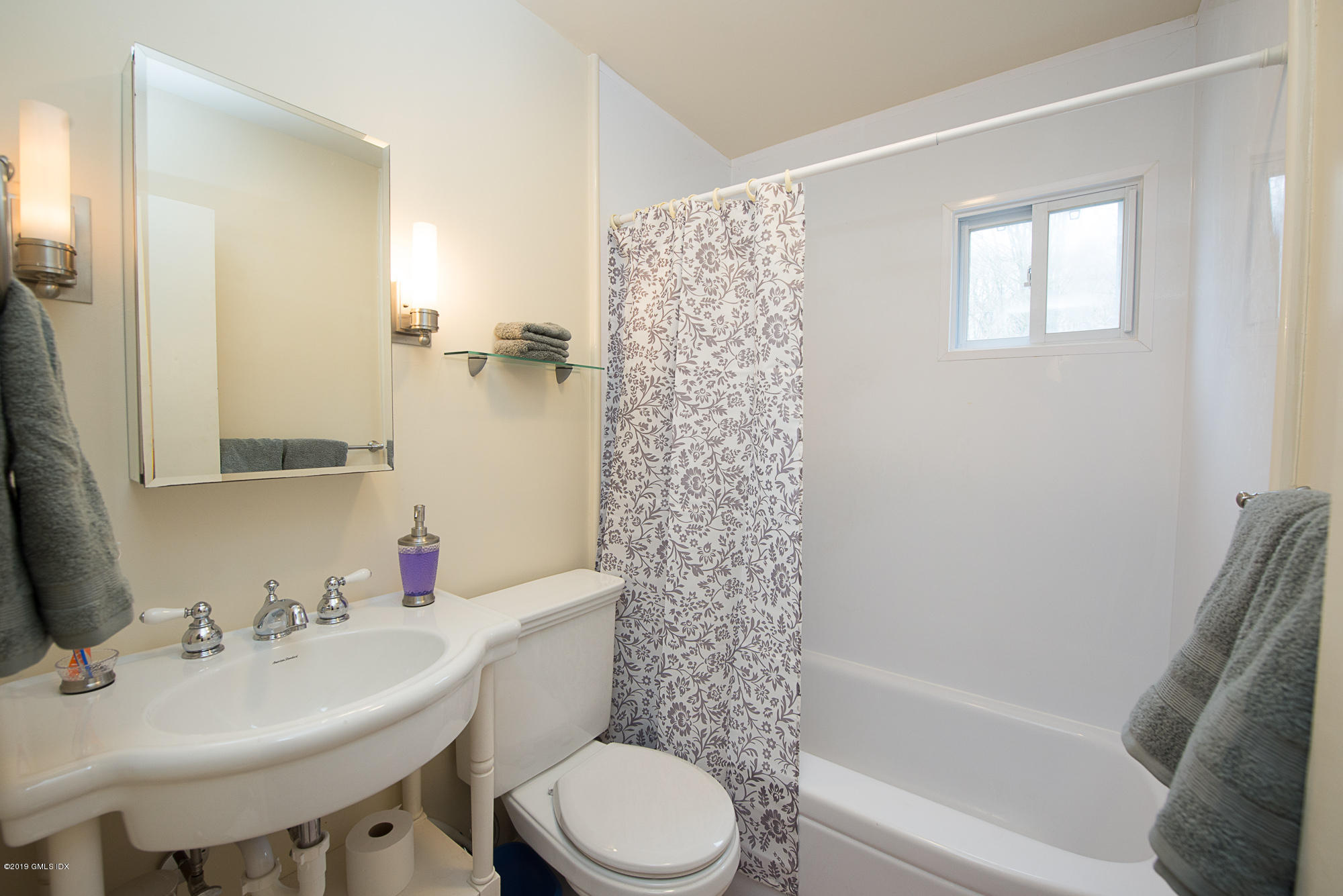 81 Mary Lane Riverside, CT 06878 - Photo 13 of 26 a bathroom with a sink toilet and shower