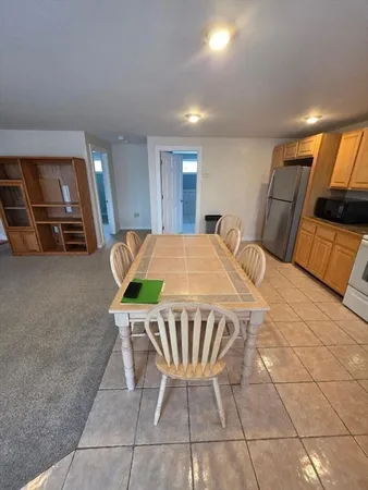 $2,500 | 1636 Drift Road, Unit M, Westport, MA 02790