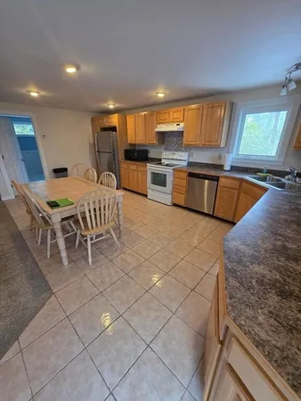 $2,500 | 1636 Drift Road, Unit M, Westport, MA 02790