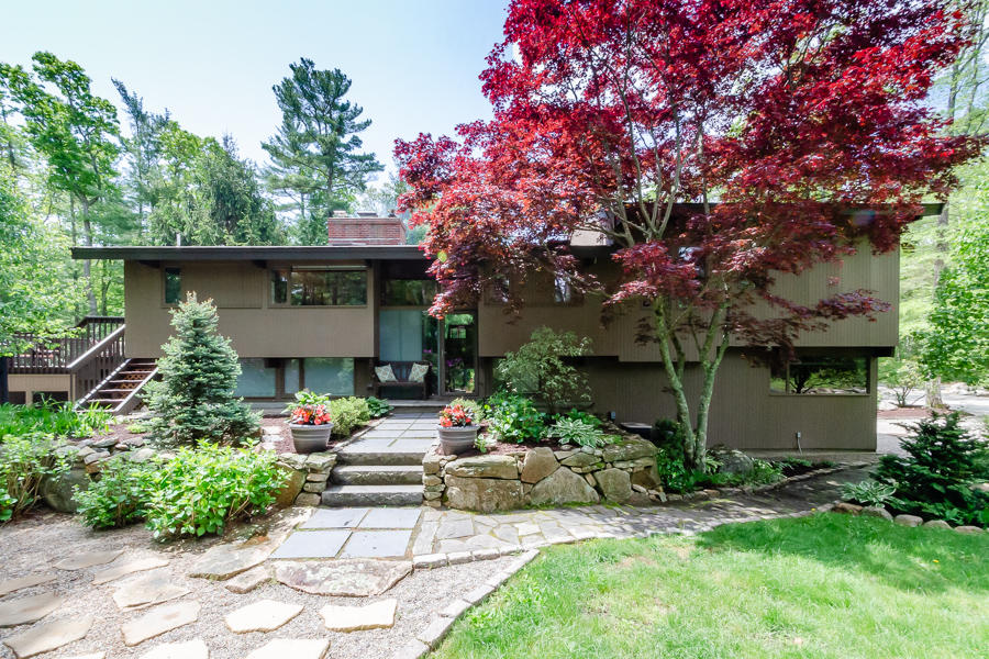 17 Alden Road Marion, MA 02738 - Photo 1 of 41 1905_Arruda17Alden_062-2