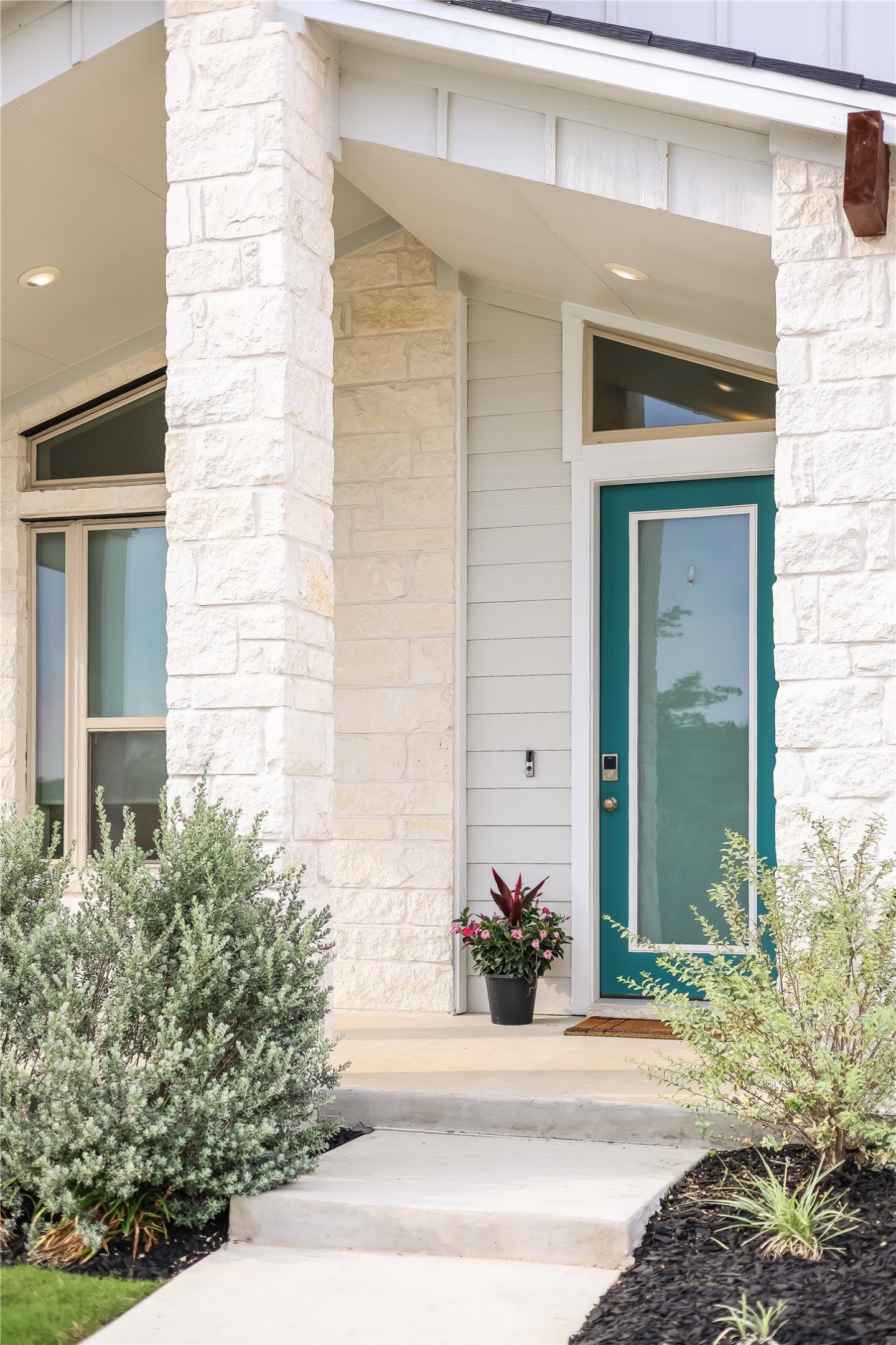 8400 Skytex Street Austin, TX 78744 - Photo 8 of 37