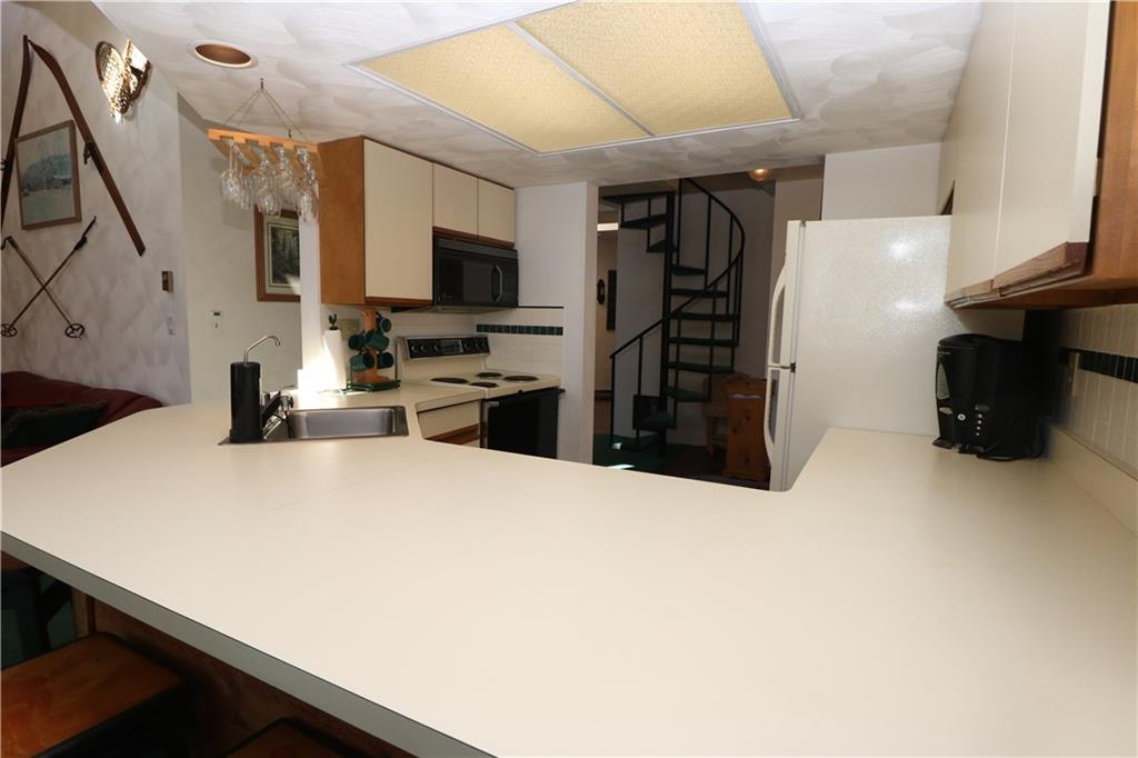 2715 Powder Ridge Road Hidden Valley, PA 15502 - Photo 8 of 22 Gallery Image 8