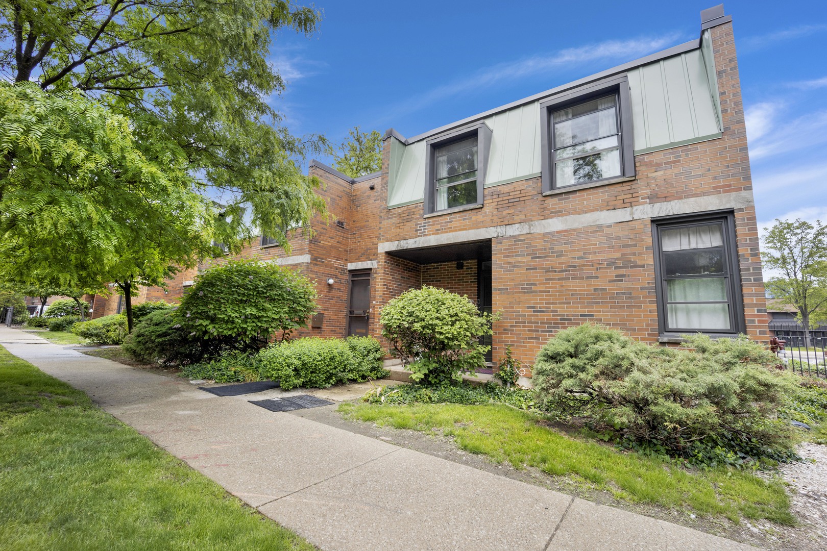 1252 West Westgate Terrace Chicago, IL 60607 - Photo 1 of 24 a front view of a house with garden