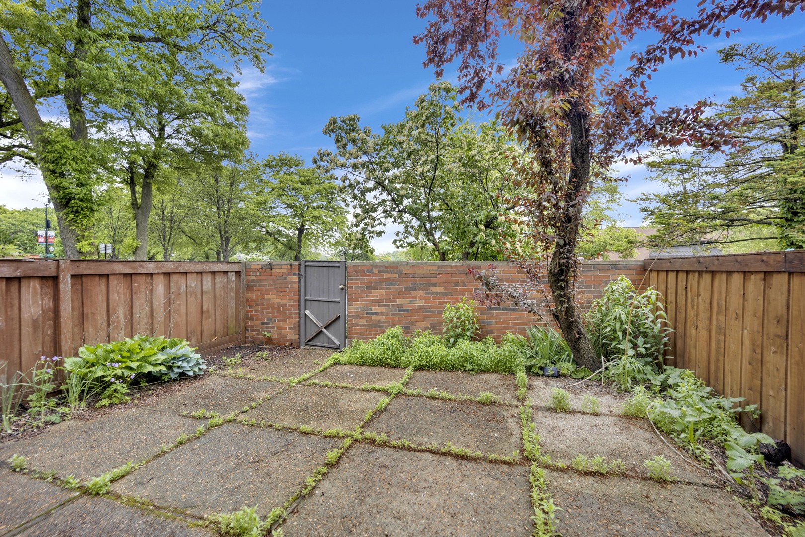 1252 West Westgate Terrace Chicago, IL 60607 - Photo 19 of 24 a view of a pathway in a garden