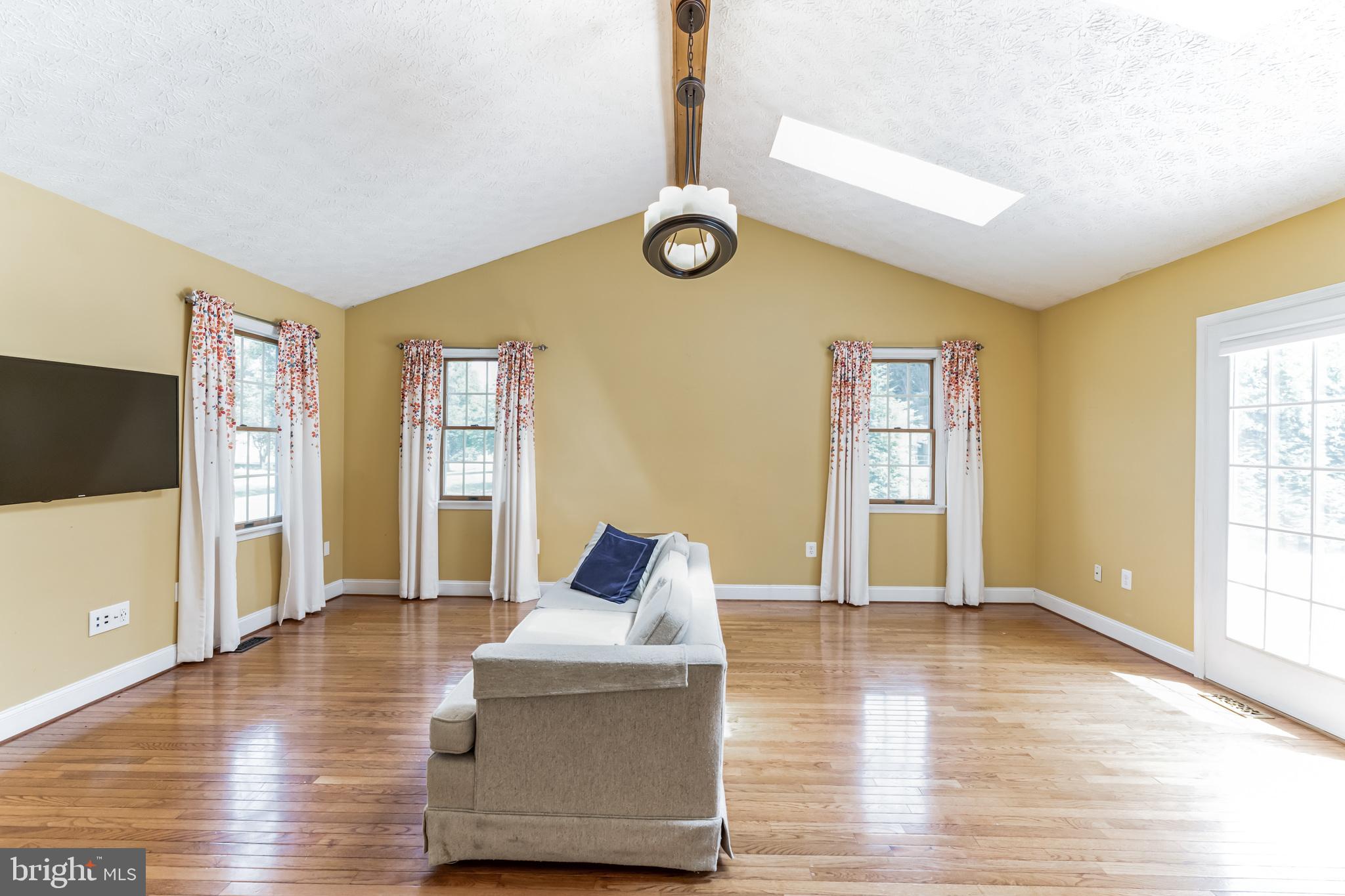 7035 Decoy Drive Owings, MD 20736 - Photo 18 of 61 Family Room With Vaulted Ceiling