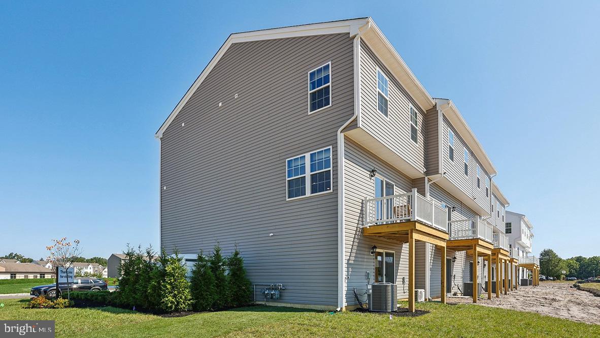 125 Gary Way Sicklerville, NJ 08081 - Photo 37 of 60 a front view of a house with a yard