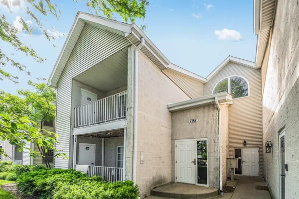 $1,800 | 798 North Gary Avenue, Unit 210, Carol Stream, IL 60188