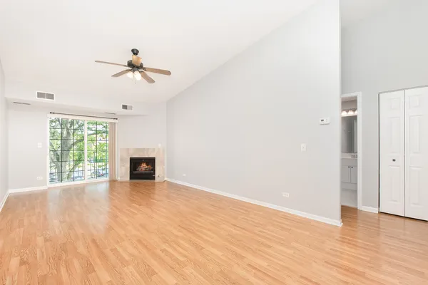 $1,800 | 798 North Gary Avenue, Unit 210, Carol Stream, IL 60188