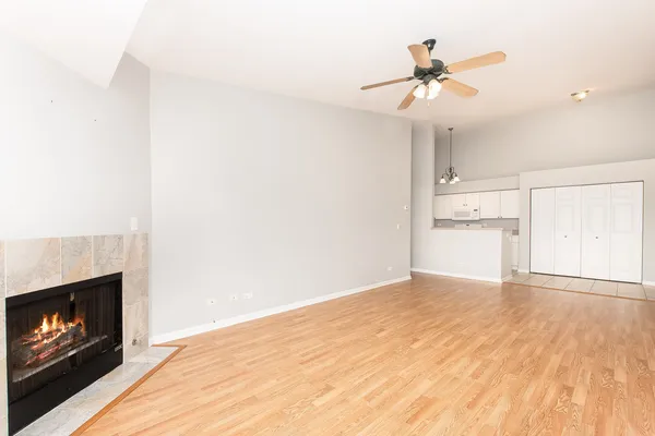 $1,800 | 798 North Gary Avenue, Unit 210, Carol Stream, IL 60188