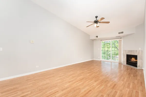 $1,800 | 798 North Gary Avenue, Unit 210, Carol Stream, IL 60188