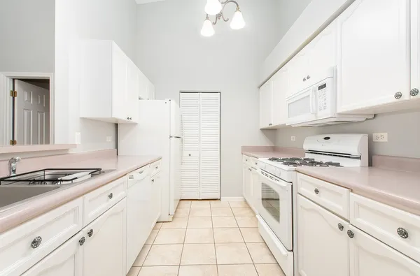 $1,800 | 798 North Gary Avenue, Unit 210, Carol Stream, IL 60188